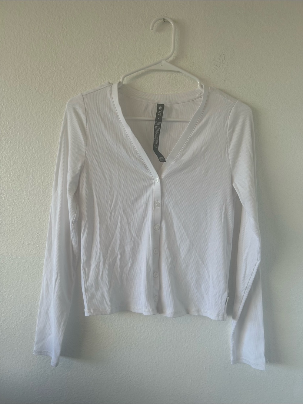 VUORI Halo V Neck Cardigan Long Sleeve in White Size M